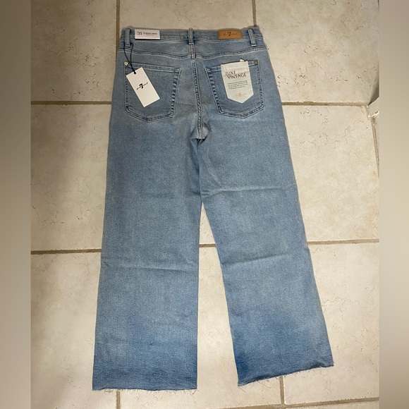 7 for All Mankind Luxe Vintage Alexa High Rise Cropped Jeans - Picture 5 of 12